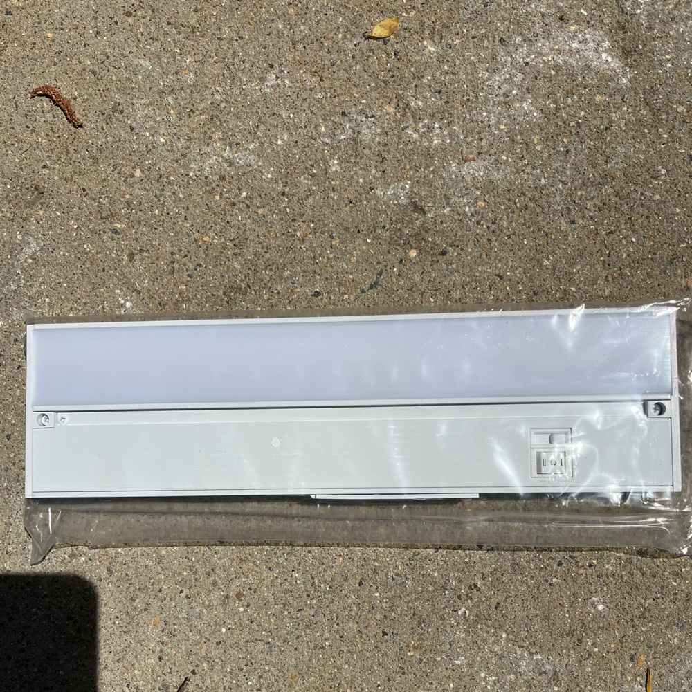 ⭐️ NEW ⭐️ AFX 14” LED Linkable Task Light White Finish Style